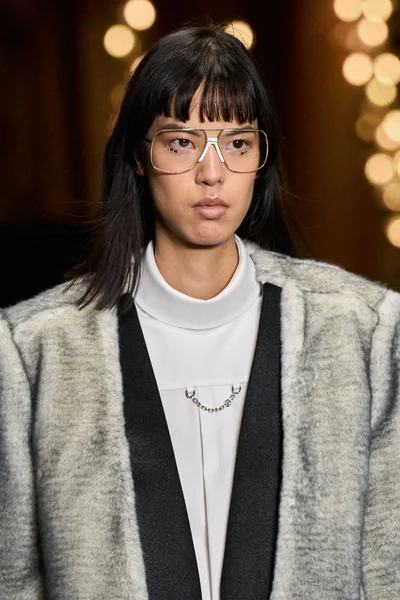 Look 30